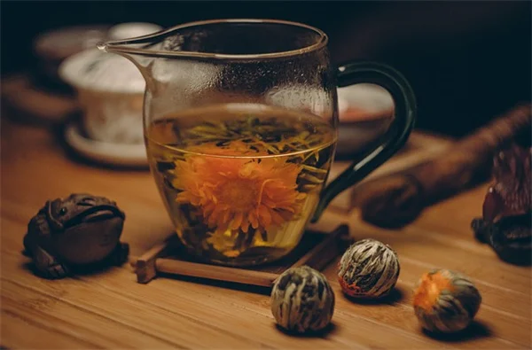 枯らさない小さなフェイク観葉植物の魅力｜初心者でも作れるコツと飾り方